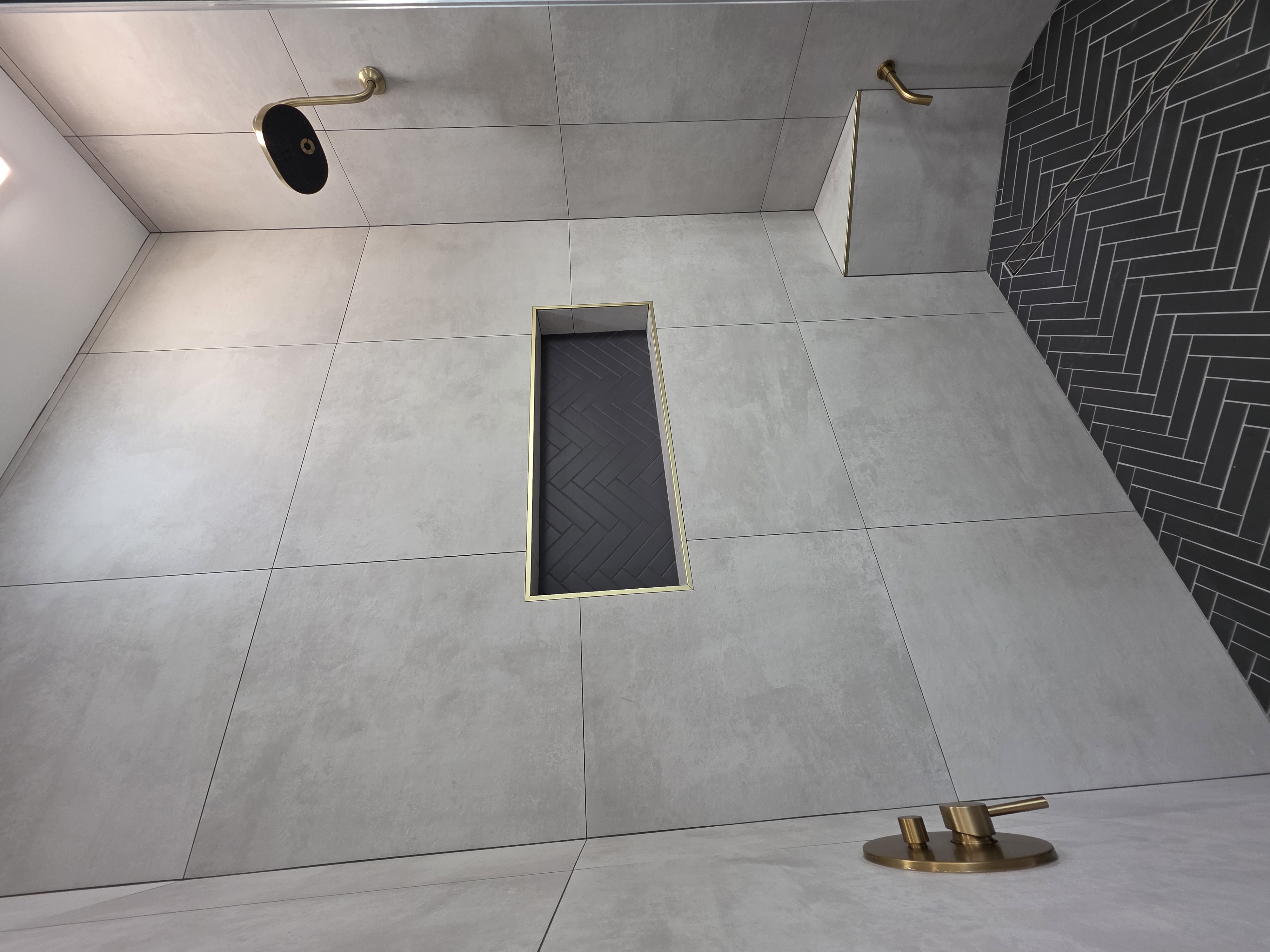 Spa-Style Shower with Built-in Niche