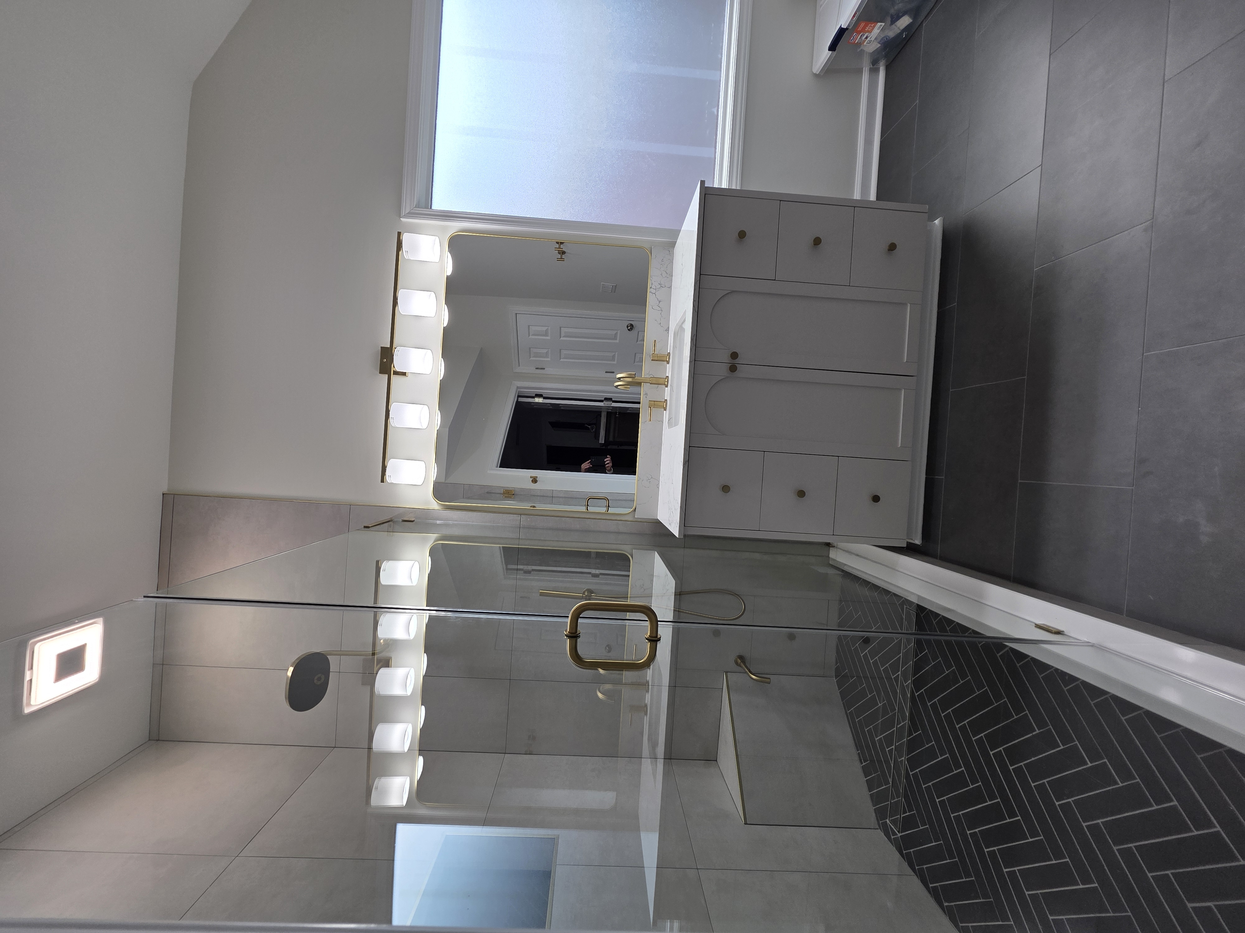 Elegant Bathroom with Modern Fixtures
